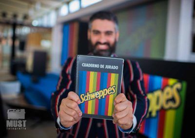 Fotografiando al jurado en un concurso de bebidas