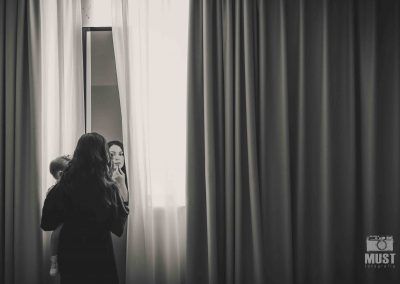 Novia preparandose para la ceremonia