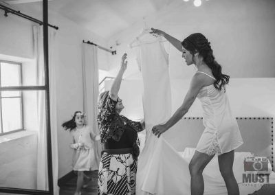 Preparando el vestido