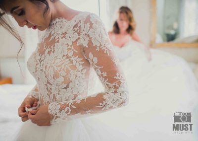 La novia preparandose